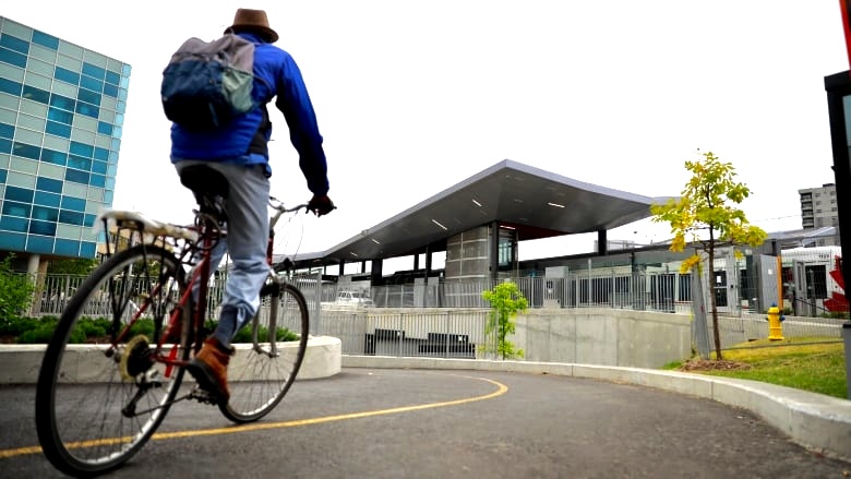 New funding of $3.3B for bike lanes © CBC.ca