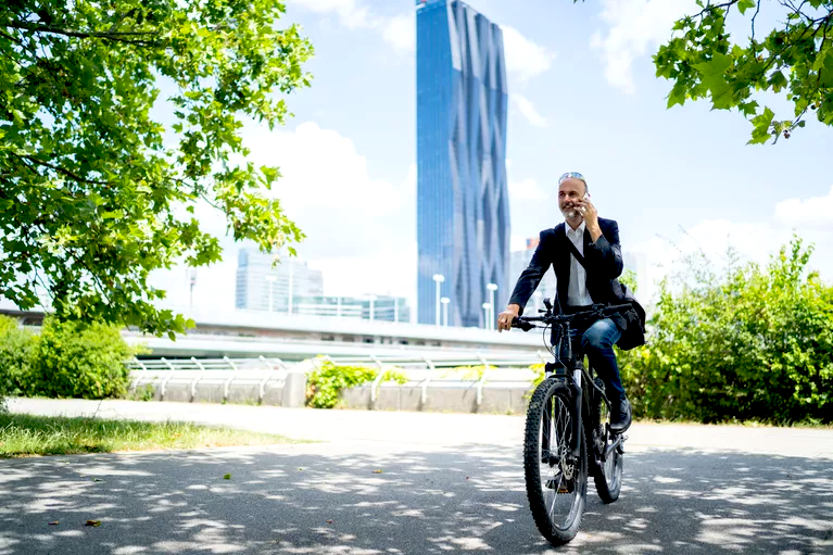 E-bikes are increasingly becoming an essential part of the urban transport system © Treehugger