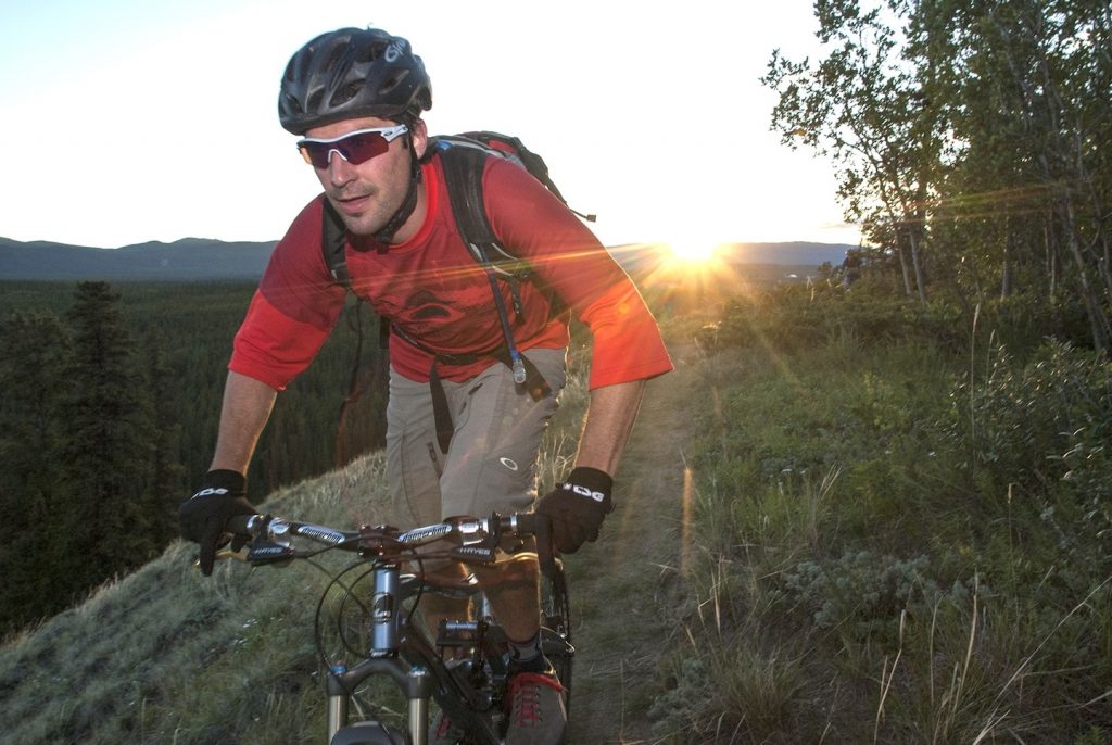 Mike Jones, former DH Nat/l champ on the Yukon River Trail under the midnight sun.