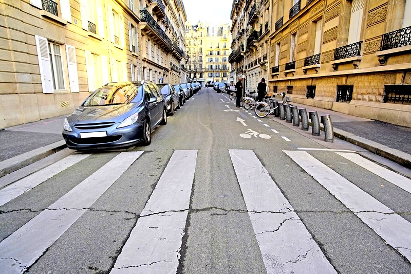 Paris to remove 70,000 parking spaces. ©g